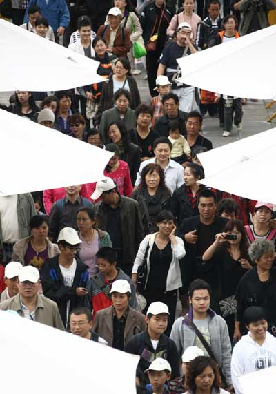 Visitors walk around at Shanghai World Expo in Shanghai, Oct 24, 2010. [Xinhua]