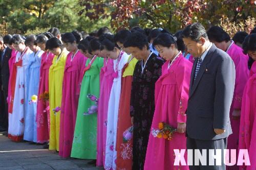 People of the Democratic People's Republic of Korea cherish the memory of martyrs in the cemetery of revolutionary martyrs on October 23, 2010. A series of ceremonies are held in China and the Democratic People's Republic of Korea to mark the 60th anniversary of the entry of the Chinese People's Volunteers (CPV) into the Korean War front.