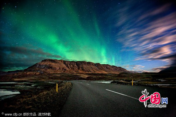 Northern lights at Hvalfjorour fjord in Akranes near Reykjavik, Iceland.[CFP]