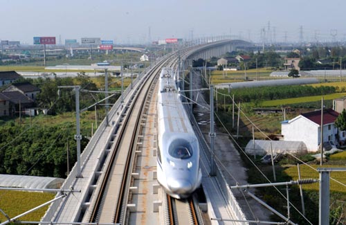 A CRH380A train runs on the Shanghai-Hangzhou high-speed railway near Jiashan county, East China&apos;s Zhejiang province, Oct 26, 2010. [Xinhua]