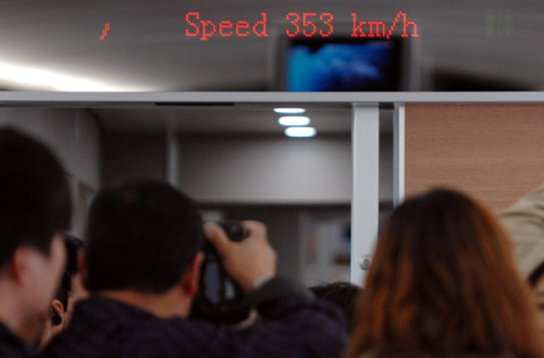 A CRH380A train reaches a speed of 353 km/h on the Shanghai-Hangzhou Railway which starts operation on Tuesday, Oct 26, 2010. [Xinhua]