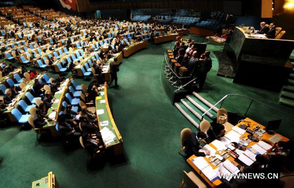 Delegates of the UN member states attend a meeting at the General Assembly hall at the UN Heaquarters in New York, Oct. 25, 2010. China on Monday was re-elected to the UN Economic and Social Council (ECOSOC), one of the six principal UN organs tasked to coordinate the economic, social and related work of the United Nations and its specialized agencies and institutions -- known as the United Nations family organizations. [Shen Hong/Xinhua]