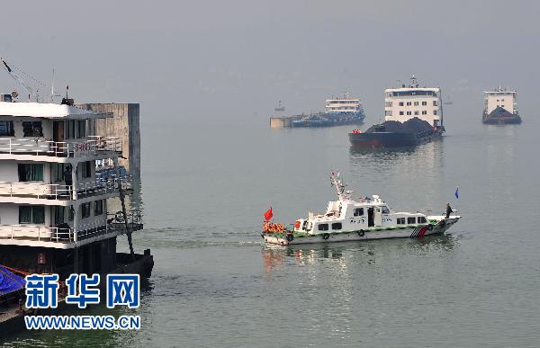 The water level at the Three Gorges Dam, the world's largest water control project, reaches its designed maximum 175 meters at 8:55 October 26, 2010. The picture taken on October 25, 2010 shows the Three Gorges reservoir. [Xinhua photo]