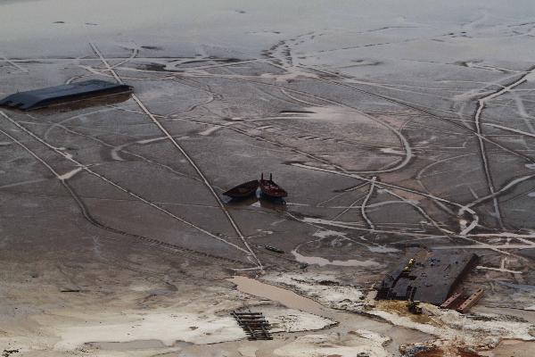 The picture taken on Oct. 25, 2010 shows Amazon&apos;s main affluent the Black River which has got to its lowest level over the past 30 years due to a strong drought in Brazil. At least 40 of the 62 municipalities of the region are in state of emergency and 38,000 families are isolated without water, food and medicines. The Brazilian Air Force is helping deliver food to the affected regions. 