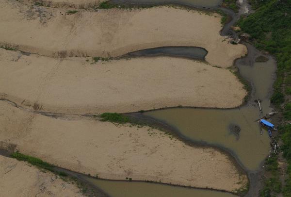 The picture taken on Oct. 25, 2010 shows Amazon&apos;s main affluent the Black River which has got to its lowest level over the past 30 years due to a strong drought in Brazil. At least 40 of the 62 municipalities of the region are in state of emergency and 38,000 families are isolated without water, food and medicines. The Brazilian Air Force is helping deliver food to the affected regions. 