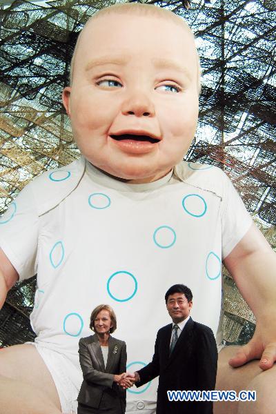 Spain's giant baby donated to permanent Expo museum