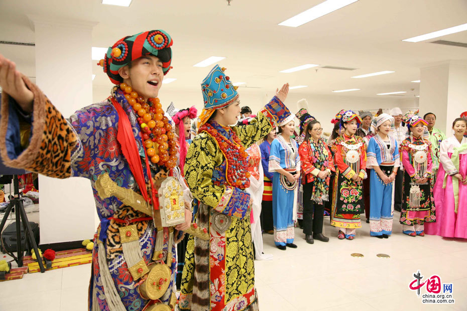 高清大圖：中國民族服飾展演團將赴美國展演