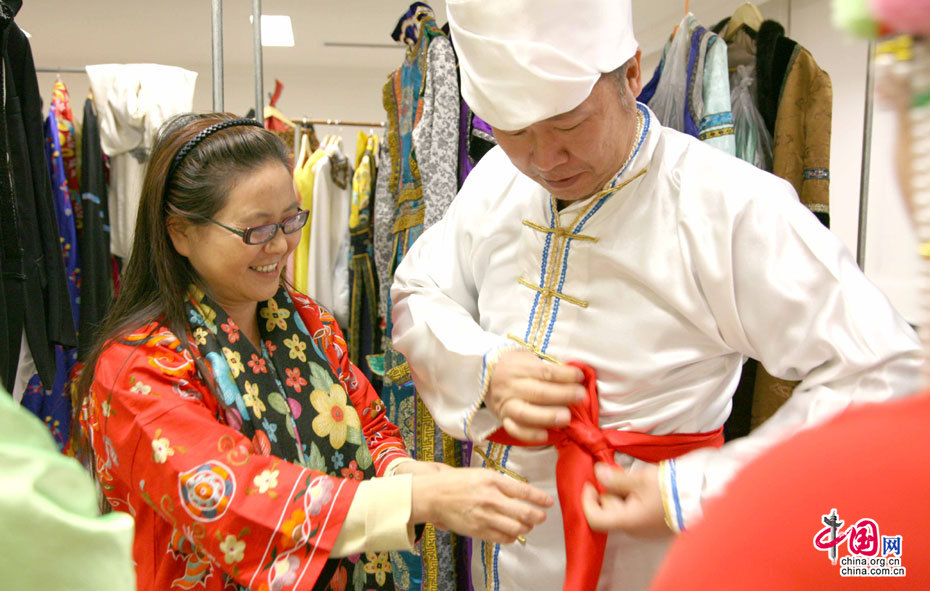 高清大圖：中國民族服飾展演團將赴美國展演