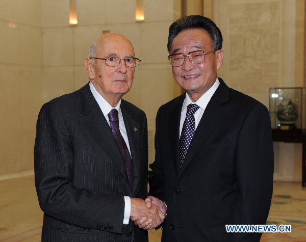 Wu Bangguo (R), chairman of the Standing Committee of China's National People's Congress, meets with Italian President Giorgio Napolitano in Beijing, capital of China, Oct. 27, 2010. [Ma Zhancheng/Xinhua]