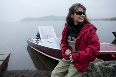 Sarah Palin plays TV tour guide in her home state