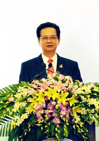 Vietnamese Prime Minister Nguyen Tan Dung addresses the opening ceremony of the 17th ASEAN (Association of Southeast Asian Nations) Summit in Hanoi, capital of Vietnam, Oct. 28, 2010. The ASEAN Summit opened in Hanoi on Thursday to discuss the building of the ASEAN Community and other related topics. [Xinhua photo] 