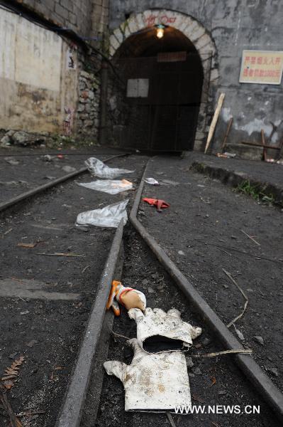 Photo taken on Oct. 28, 2010 shows the entrance to the flooded Dapo coal mine in Machang Town of Puding County under Anshun City, southwest China&apos;s Guizhou Province. The Dapo coal mine was flooded on Oct. 27, leaving 12 workers dead and another injured. [Xinhua]