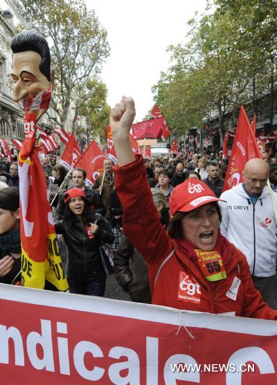 French workers take part in a demonstration against French President Nicolas Sarkozy's pension reform in Paris, France, Oct. 28, 2010. French trade unions greeted Parliament's adoption of the pension reform bill Thursday by launching a ninth wave of nationwide strikes and demonstrations.[Gonzalo Fuentes/Xinhua]