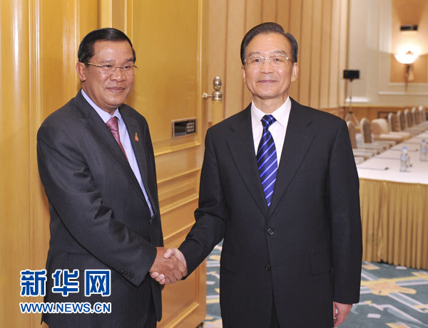 Wen met with Cambodian Prime Minister Hun Sen on bilateral relations and issues of common concern, saying that the China-Cambodia bilateral friendship had stood the test of time.