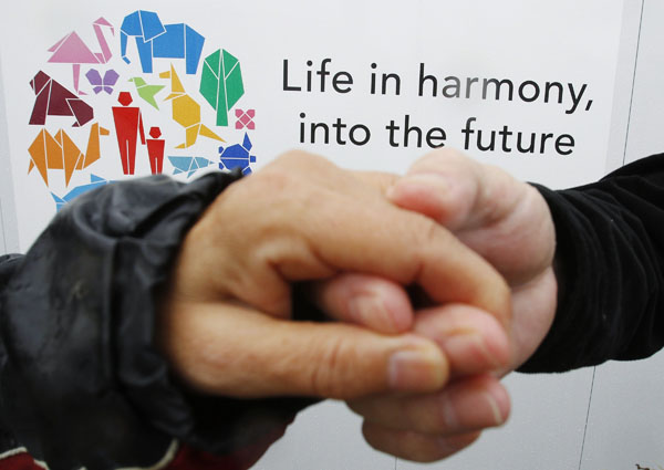 Participants hold hands as they attend a peaceful human chain event outside the venue where the 10th Conference of the Parties to the Convention on Biological Diversity (COP 10) is being held in Nagoya, central Japan October 28, 2010.