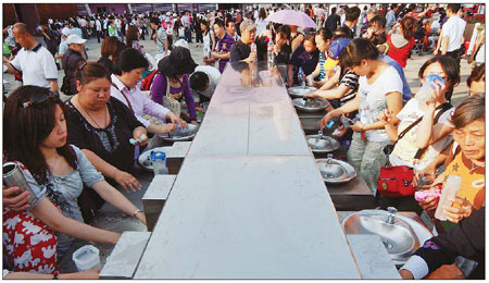 Potable water stations for public spots