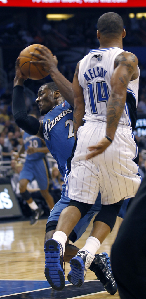 Washington Wizards guard John Wall (L) is fouled by Orlando Magic guard Jameer Nelson (R) during first half NBA basketball action in Orlando, Florida October 28, 2010. [Xinhua] 