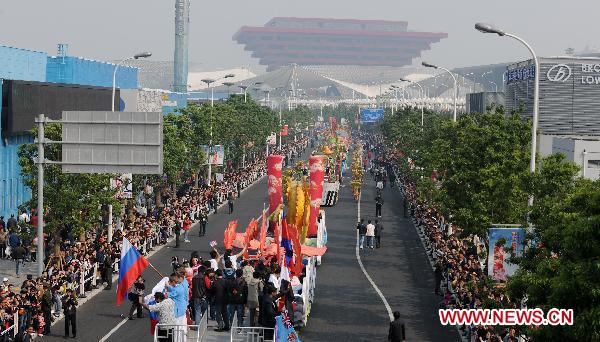 Last float parade at Shanghai Expo