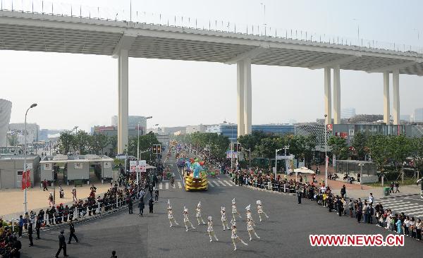 Last float parade at Shanghai Expo