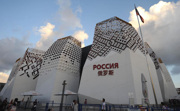 Russian Pavilion won the second prize of the best development of the Expo 2010 theme &apos;Better City, Better Life&apos; in the A category, Oct 30, 2010. [Xinhua]