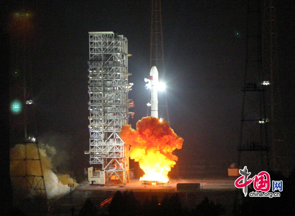 Long March 3C rocket carrying China&apos;s 6th Beidou navigation satellite lifts off from the launch pad at the Xichang Satellite Launch Center in southwest China&apos;s Sichuan Province, at 00:26 (Beijing time) on Nov. 1, 2010. [CFP]