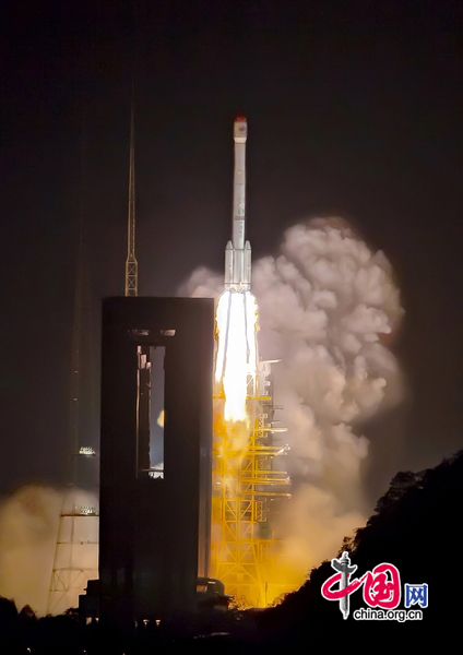 Long March 3C rocket carrying China&apos;s 6th Beidou navigation satellite lifts off from the launch pad at the Xichang Satellite Launch Center in southwest China&apos;s Sichuan Province, at 00:26 (Beijing time) on Nov. 1, 2010. [CFP]