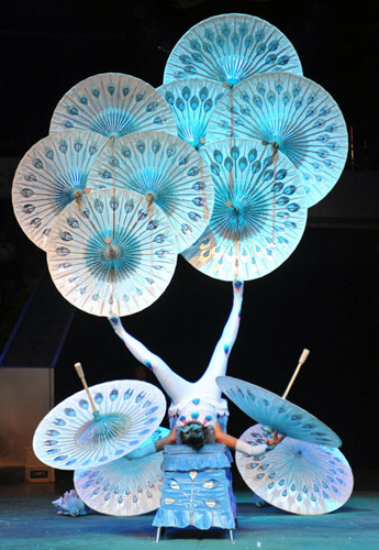 An acrobat from Dalian, a coastal city in Northeast China&apos;s Liaoning province, performs with umbrellas during an art festival in Wuhan, Central China&apos;s Hubei province on Sunday. The Ninth Optics Valley International Acrobatic Art Festival kicked off in Wuhan on Oct 29, 2010. Acrobats from more than 10 countries and regions will give performances during the nine-day show, which will end on Nov 6. [Xinhua]