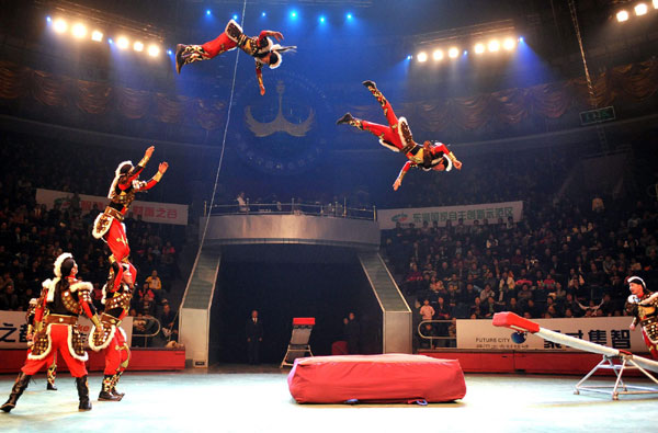 Circus performers from Mongolia show their skills during an art festival in Wuhan on Sunday. [Xinhua]