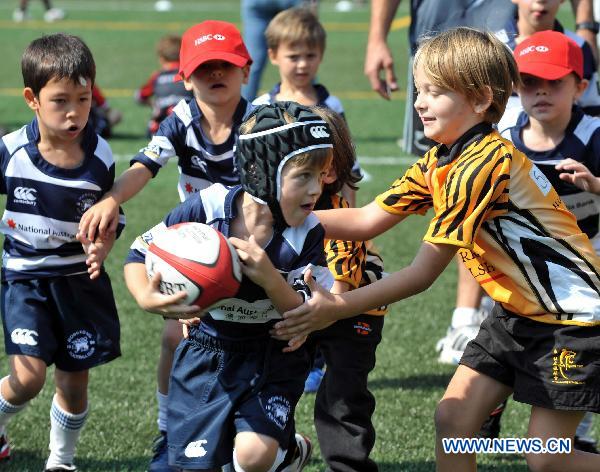 Young players compete in a rugby match in Hong Kong, south China, Oct. 30, 2010. About 3,000 players between the ages of four and 12 from countries and regions including Hong Kong of China, Singapore and Malaysia attended 410 rugby matches in Hong Kong from 9 a.m. local time (0100 GMT) to 2 p.m. local time (0600 GMT), breaking the current Guinness world record of 832 players from 95 teams. [Xinhua] 