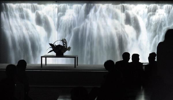 People visit the Pavilion of Angel Life during an activity held by the 2010 Taipei International Flora Expo in Taipei, southeast China's Taiwan, Oct. 30, 2010. The 2010 Taipei International Flora Expo will run from Nov. 6, 2010 to April 25, 2011. [Xinhua/Wu Ching-teng]