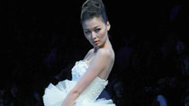 Elegant creations of Lin Zihan grace China Int'l Fashion Week