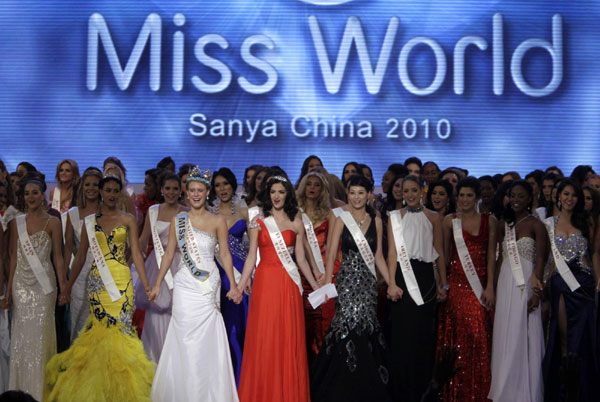 Miss USA Alexandria Mills crowned Miss World