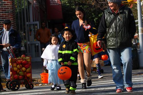 The 38th Annual Village Halloween Parade was held in New York Sunday night with hundreds of thousands of people dressing up in Halloween attire to celebrate this holiday.