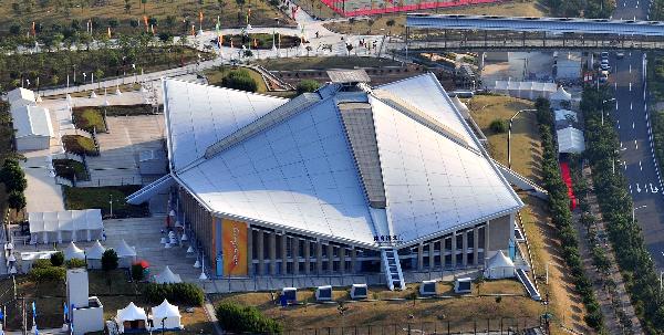 The photo taken on Oct. 29, 2010 shows the gymnasium of South China University of Technology at the University Town in Guangzhou, south China&apos;s Guangdong Province. The gymnasium will host the judo and westling competition of the 16th Asian Games. [Xinhua]