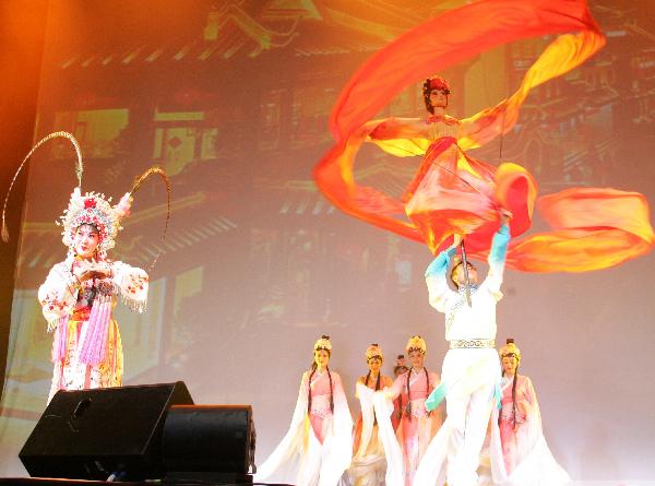 Performers from China's Sichuan Nationality Song and Dance Troupe perform Face Change at the Manhattan Center in New York, the United States, Oct. 31, 2010. The performance is a part of series activities of 'Cultural China --Splendid Sichuan'. [Xinhua photo] 