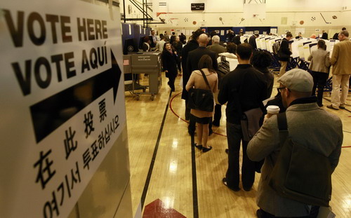 People wait in line to vote at a polling place in the Park Slope section of Brooklyn, New York, November 2, 2010. After a long and bitter campaign, Americans cast their votes on Tuesday in elections that could sweep Democrats from power in Congress and slam the brakes on President Barack Obama&apos;s legislative agenda. [China Daily/Agencies] 