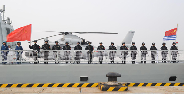 Soldiers of China&apos;s seventh naval escort flotilla are ready to leave for escort missions in the Gulf of Aden and Somali waters, in Zhoushan, East China&apos;s Zhejiang province, Nov 2, 2010. [Xinhua]