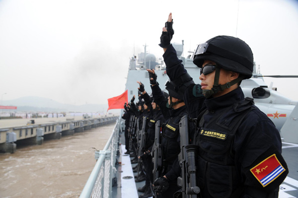 Soldiers of China&apos;s seventh naval escort flotilla wave goodbye to people at port before leaving for escort missions in the Gulf of Aden and Somali waters, in Zhoushan, East China&apos;s Zhejiang province, Nov 2, 2010. [Xinhua]