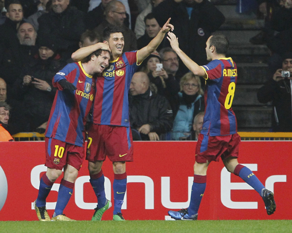 Barcelona's Lionel Messi (L) celebrates with team mates David Villa (C) and Andres Iniesta a goal against Copenhagen during their Champions League Group D match at Parken stadium in Copenhagen November 2, 2010. (Xinhua/Reuters Photo)