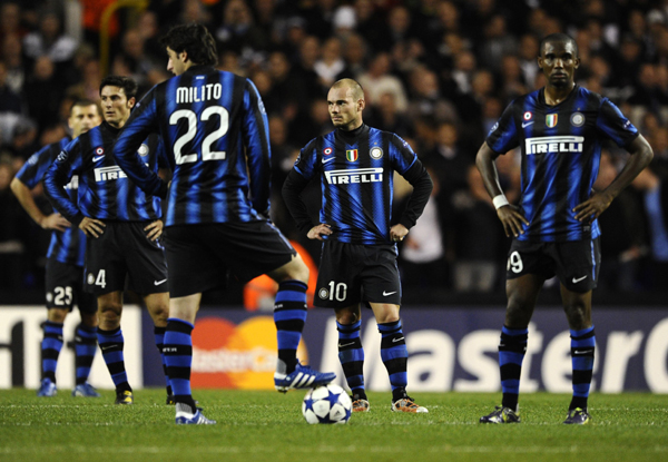 Inter Milan's players react during their Champions League soccer match against Tottenham Hotspur at White Hart Lane in London November 2, 2010. (Xinhua/Reuters Photo)