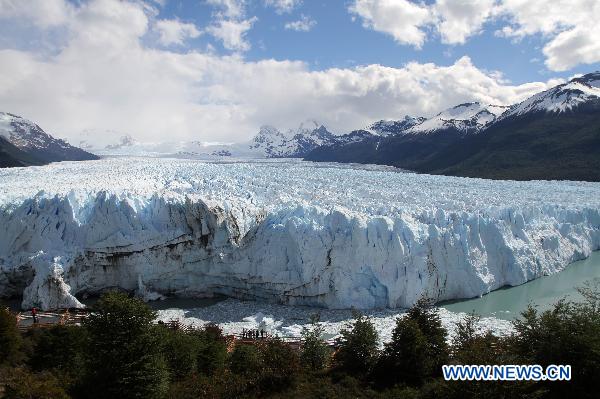 Photo taken on Nov. 2, 2010 shows the Perito Moreno Glacier, the most famous and stunning at Glacier National Park, opposite the Magallanes Peninsula, 78 kilometers away from the city of El Calafate, Argentina, on Nov. 2, 2010. 