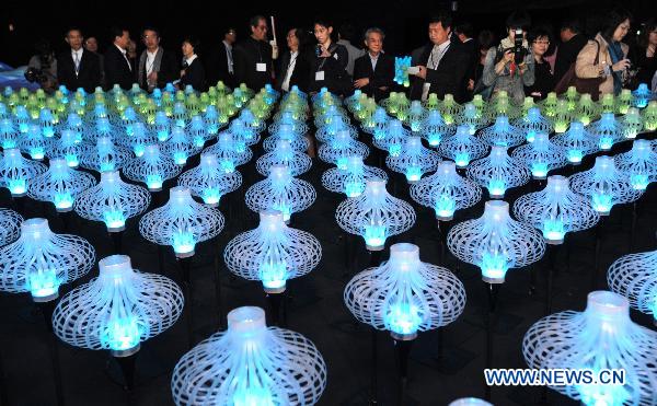 Visitors view mechanical flowers at the Pavilion of Dreams of 2010 Taipei International Flora Expo in Taipei, south China&apos;s Taiwan, Nov. 3, 2010. With the use of advanced sensor technology, the mechanical flowers at the Pavilion of Dreams vary in shape and color with the music and light, showing visitors a dreamlike world. [Xinhua] 