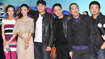 Director Alexi Tan (4th L) and the cast members of the film 'Color Me Love' pose during a premiere ceremony in Beijing, capital of China, Nov. 3, 2010. The film directed by Alexi Tan and played by actor Liu Ye, actress Yao Chen and Zhu Hong will be staged on Nov. 9.