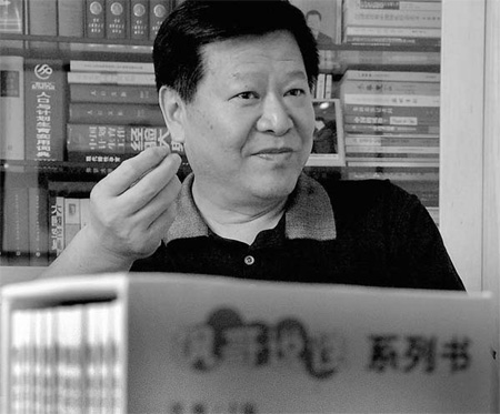 Zhang Feng talks about sex in this file photo that shows his office in Guangzhou, capital of Guangdong province, packed with books on sexology, including those he wrote himself. Que Daohua / for China Daily