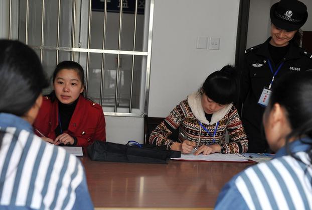 As part of the nationwide census, Anhui province census takers collect information at a detention center operated by the Bengbu Railway Public Security Bureau in Bengbu, Anhui province, on Nov 4.[Xinhua]