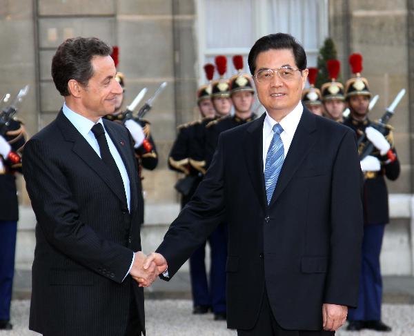 Chinese President Hu Jintao (R front) shakes hands with French President Nicolas Sarkozy (L front) in Paris, France, Nov. 4, 2010. Hu Jintao held talks with Nicolas Sarkozy in Paris on Thursday. [Lan Hongguang/Xinhua]