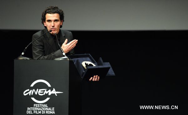 Olias Barco, director of the black comedy 'Kill Me Please', addresses the audience after receiving the Marc' Aurelio Jury Award for Best Film Award during the 5th Rome Film Festival, in Rome, Italy, Nov. 5, 2010. (Xinhua/Wang Qingqin) 