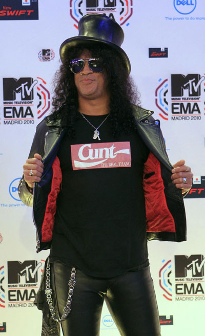 Musician Saul Hudson (Slash) poses on the red carpet as he arrives for the MTV Europe Music Awards 2010 in Madrid November 7, 2010. [Agencies]