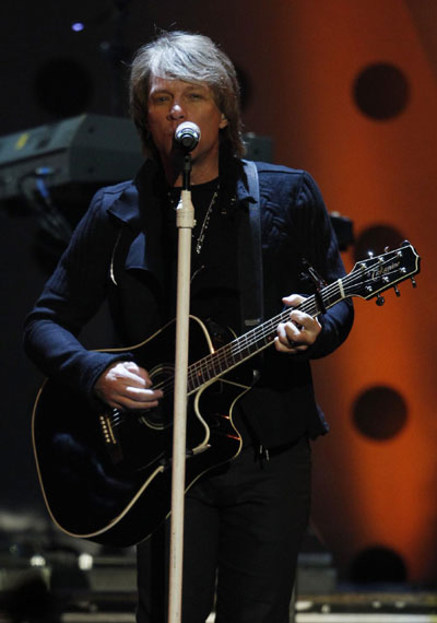 Singer Jon Bon Jovi of Bon Jovi performs during the MTV Europe Music Awards 2010 in Madrid November 7, 2010. [Agencies]