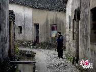 Qiantong Town in Ningbo, Zhejiang Province Qiantong is an ancient town in Ninghai County. Tong descendants have lived in the area for more than 760 years, maintaining the traditional architecture of their homes from the Ming and Qing Dynasties. [Photo by Wang Fengming] 